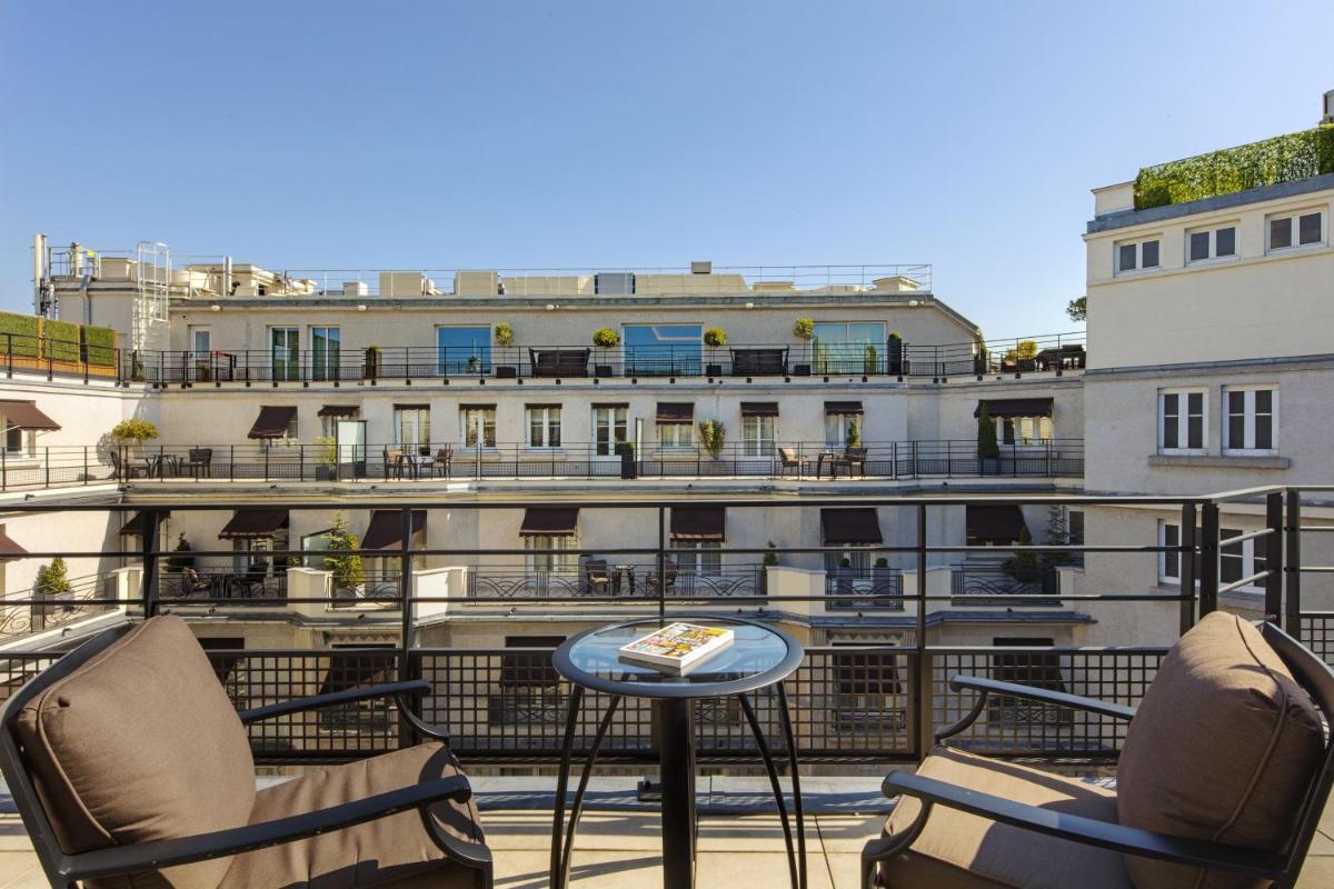 Balcon ou terrasse dans l'établissement Prince de Galles, un hôtel Luxury Collection, Paris