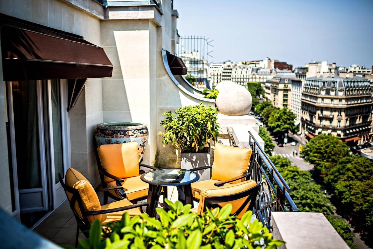 Balcon ou terrasse dans l'établissement Prince de Galles, un hôtel Luxury Collection, Paris