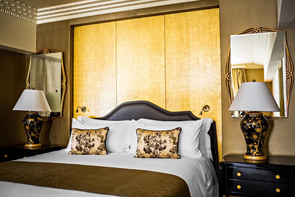 Un ou plusieurs lits dans un hébergement de l'établissement Prince de Galles, un hôtel Luxury Collection, Paris