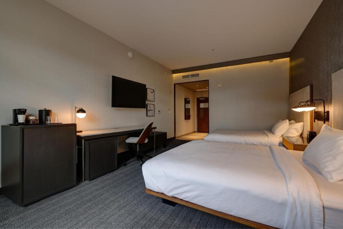 Courtyard by Marriott Iowa City University Heights - Housity