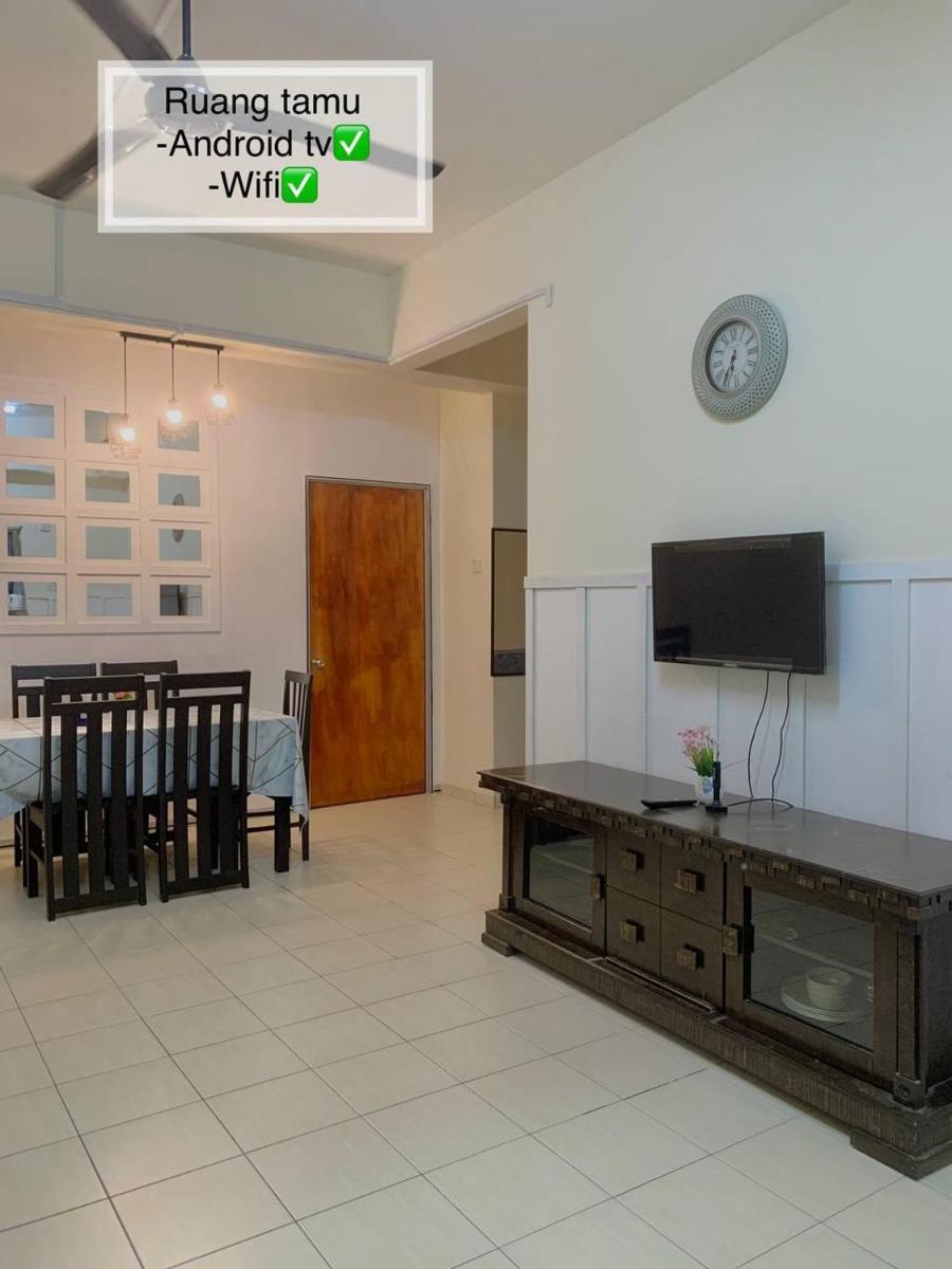 Homestay Kuala Terengganu near Batu Burok, Hospital HSNZ, KTCC Mall, Drawbridge B - Housity