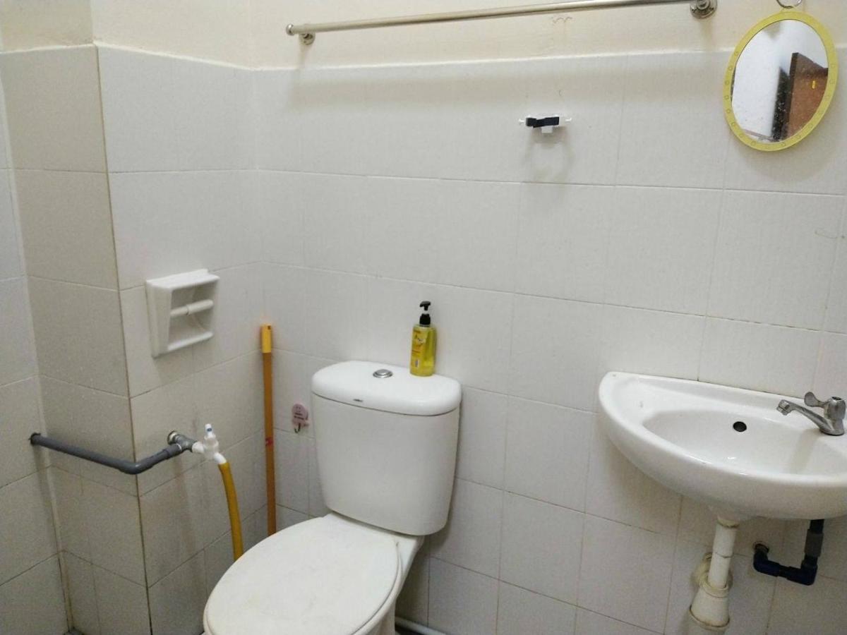 Homestay Kuala Terengganu near Batu Burok, Hospital HSNZ, KTCC Mall, Drawbridge C - Housity
