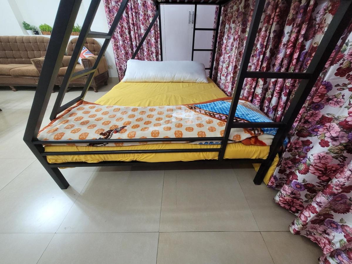 Dhairya's Villa Easy Living Triple Bed Bunks Dorm Cozy Eden Studio - Housity