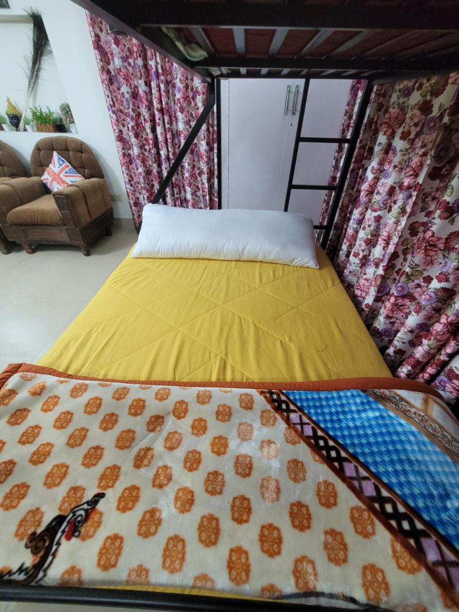 Dhairya's Villa Easy Living Triple Bed Bunks Dorm Cozy Eden Studio - Housity