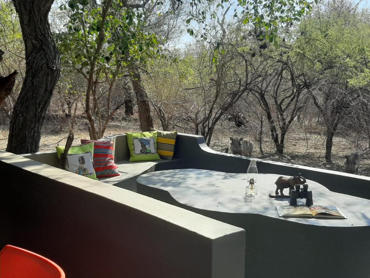 African Bush Escape - Housity