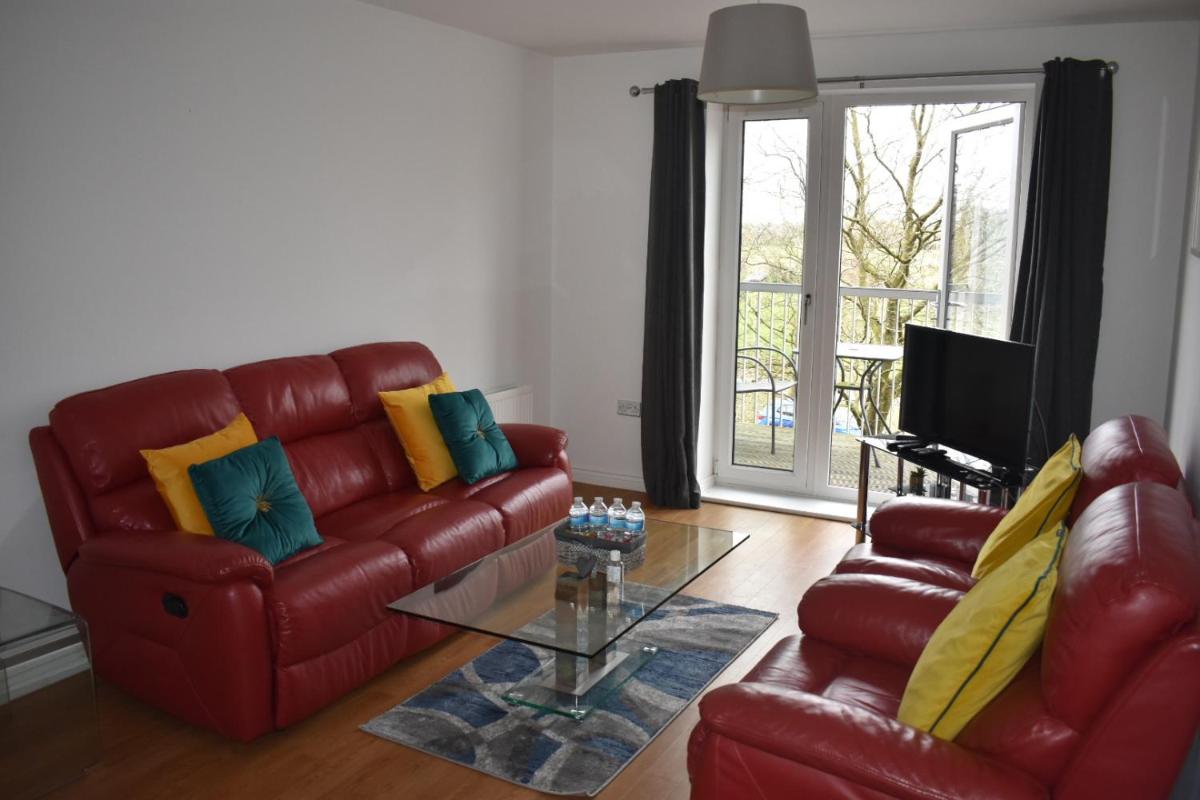 Classy Campbell Park Apartment, Balcony & Free Parking - Housity