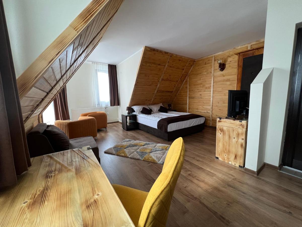 Nicole Hotel & Restaurant - Housity