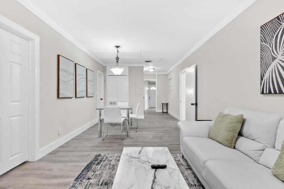 Casa Palmera Paradise Suites in Coral Way - Housity