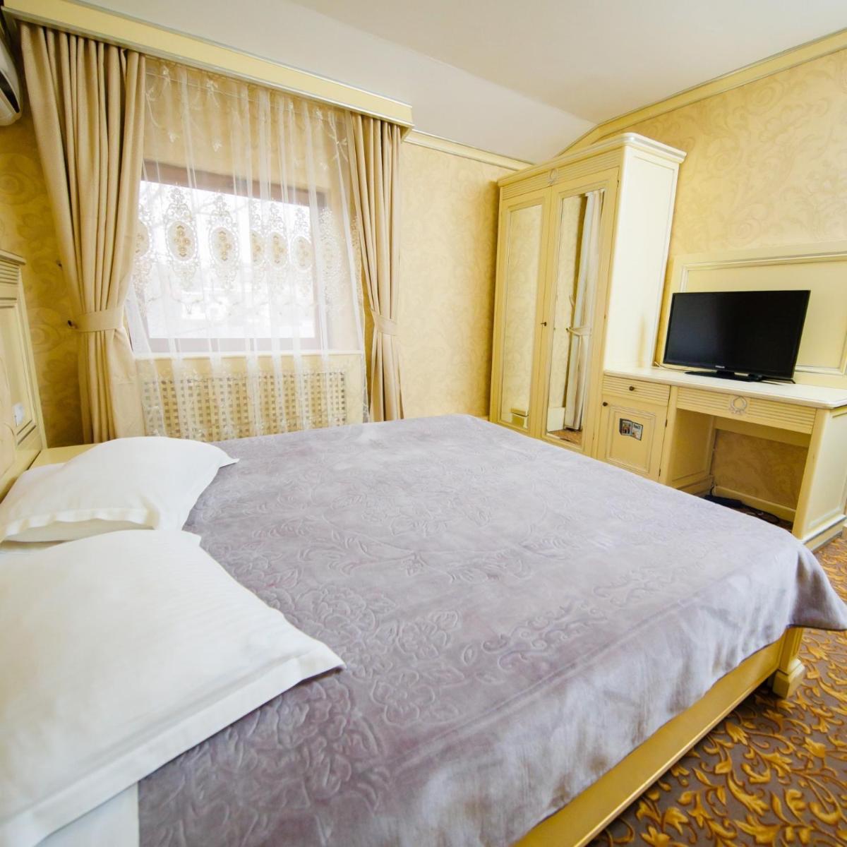 Cazare& restaurant Plopii fara sot iasi - Housity