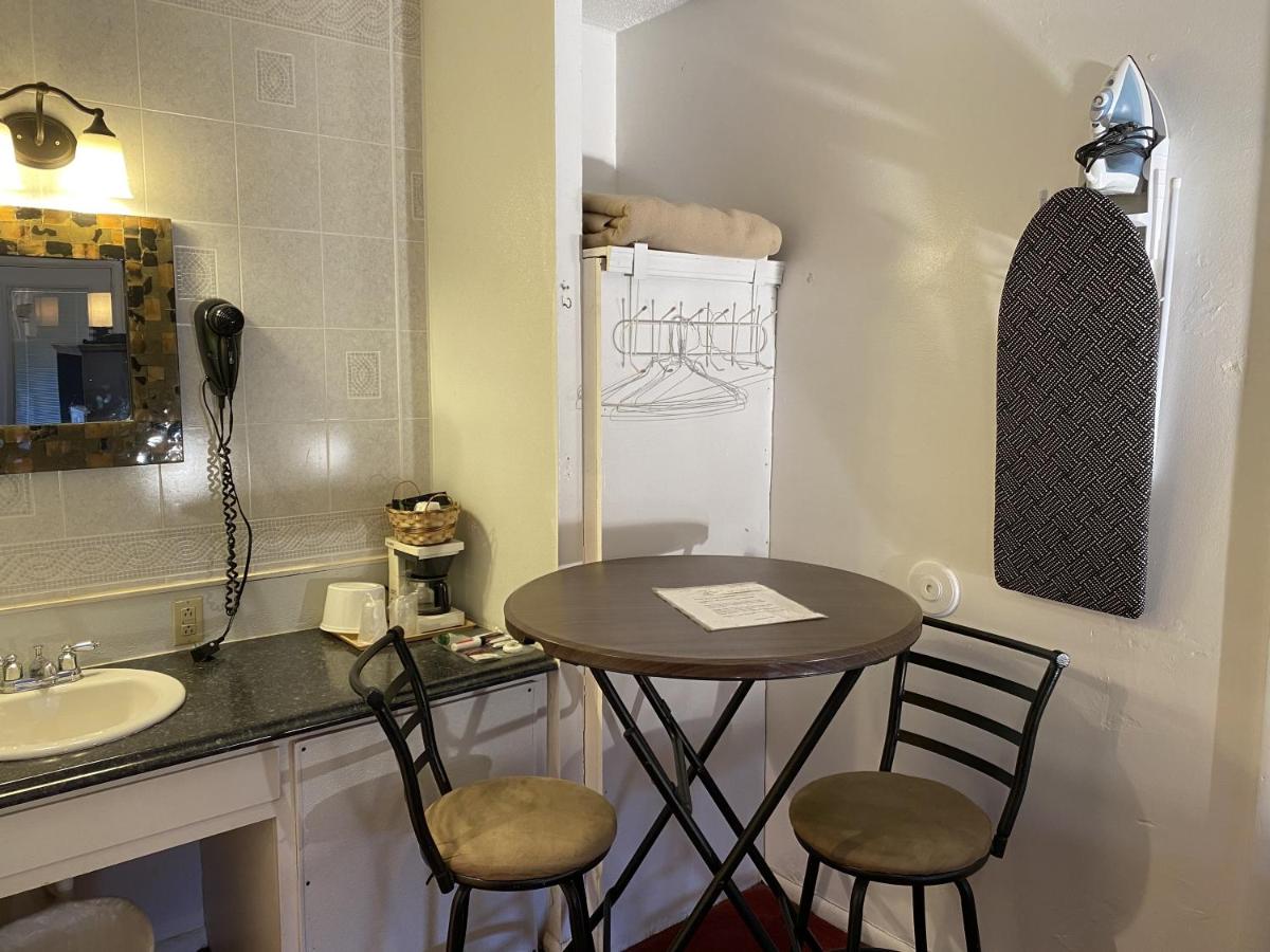 Knights Inn Fairview - Housity