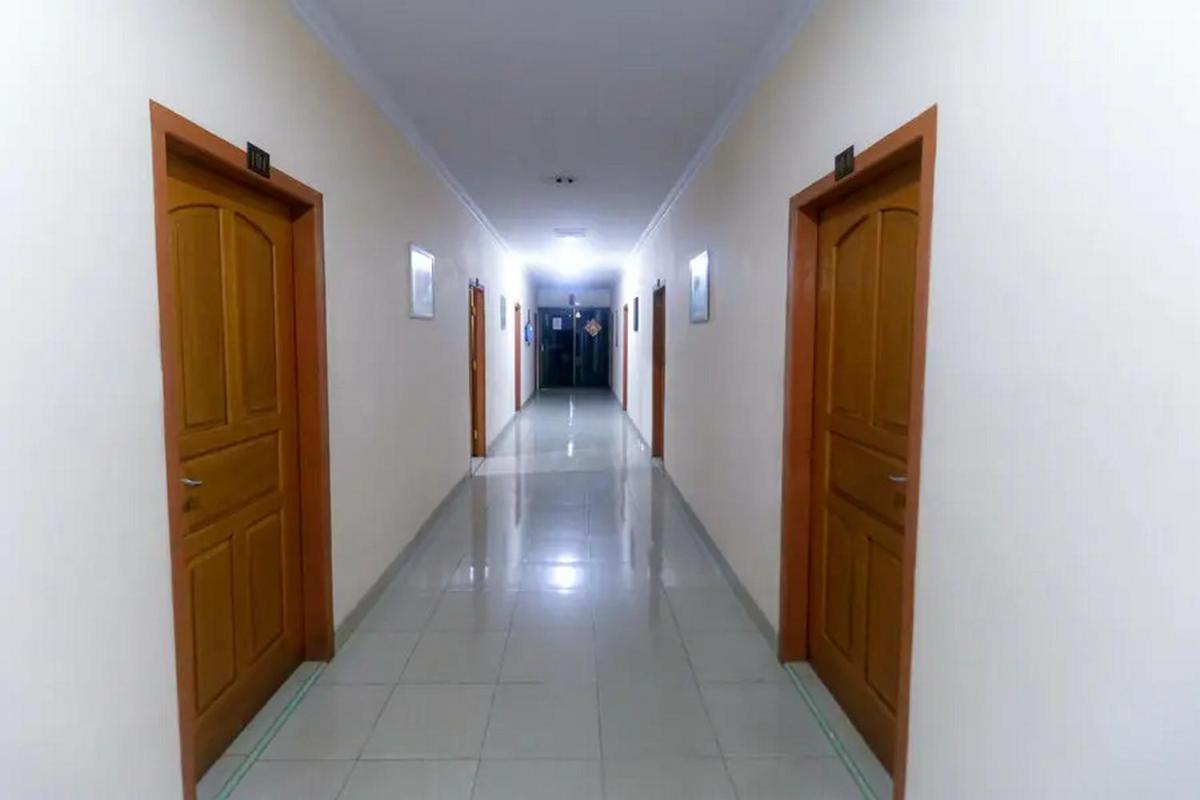 RedDoorz Plus near WTC Batanghari Mall - Housity