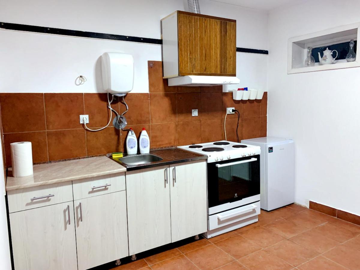 sremski karlovci- - Housity