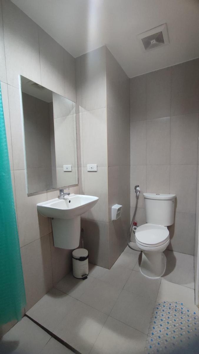 Suitetrails - Lovely Spacious Studio Condo Unit at Abreeza Mall