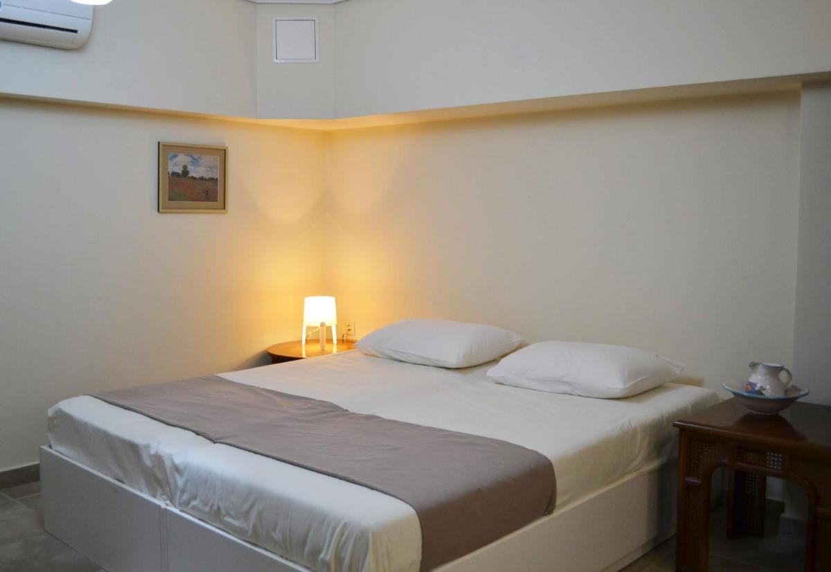Kalamata beach maizonette ground floor and semi-basement with yard - Housity