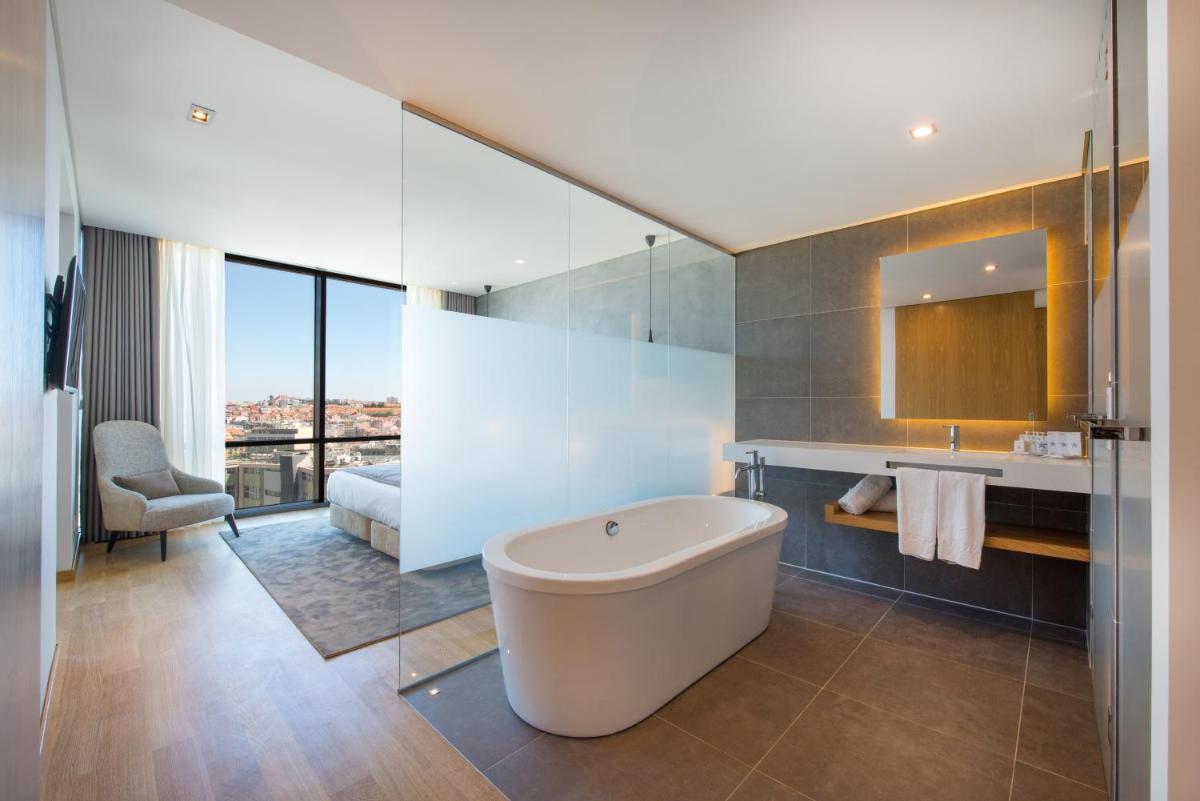 Uma casa de banho em Iberostar Selection Lisboa