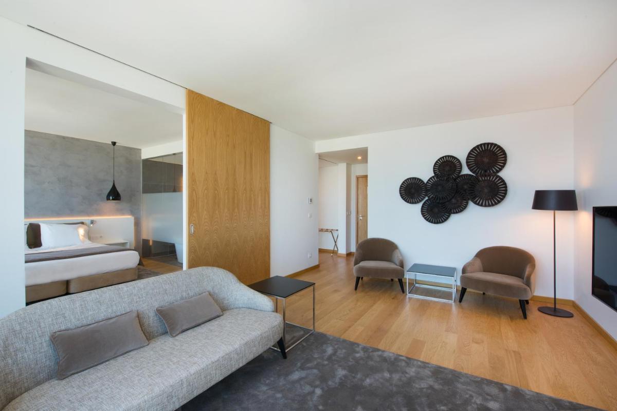 Uma área de estar em Iberostar Selection Lisboa