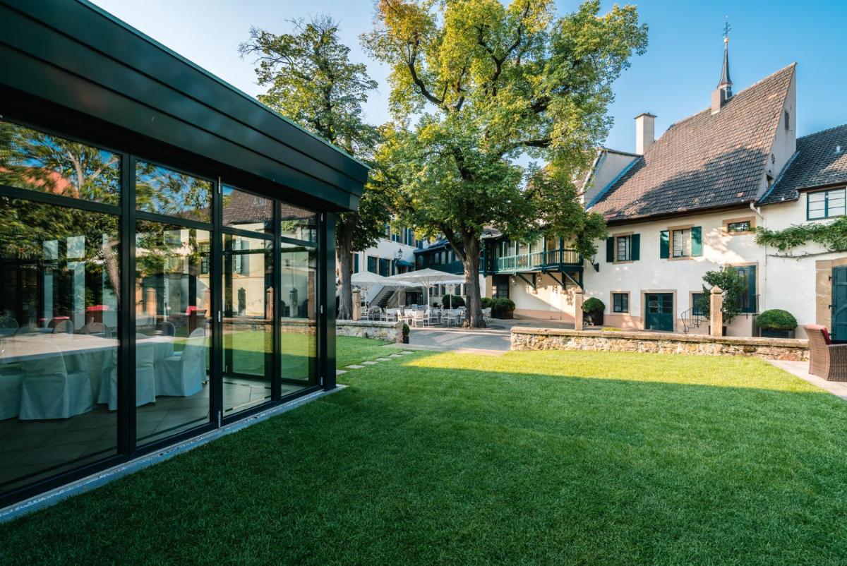 Ein Garten an der Unterkunft Deidesheimer Hof