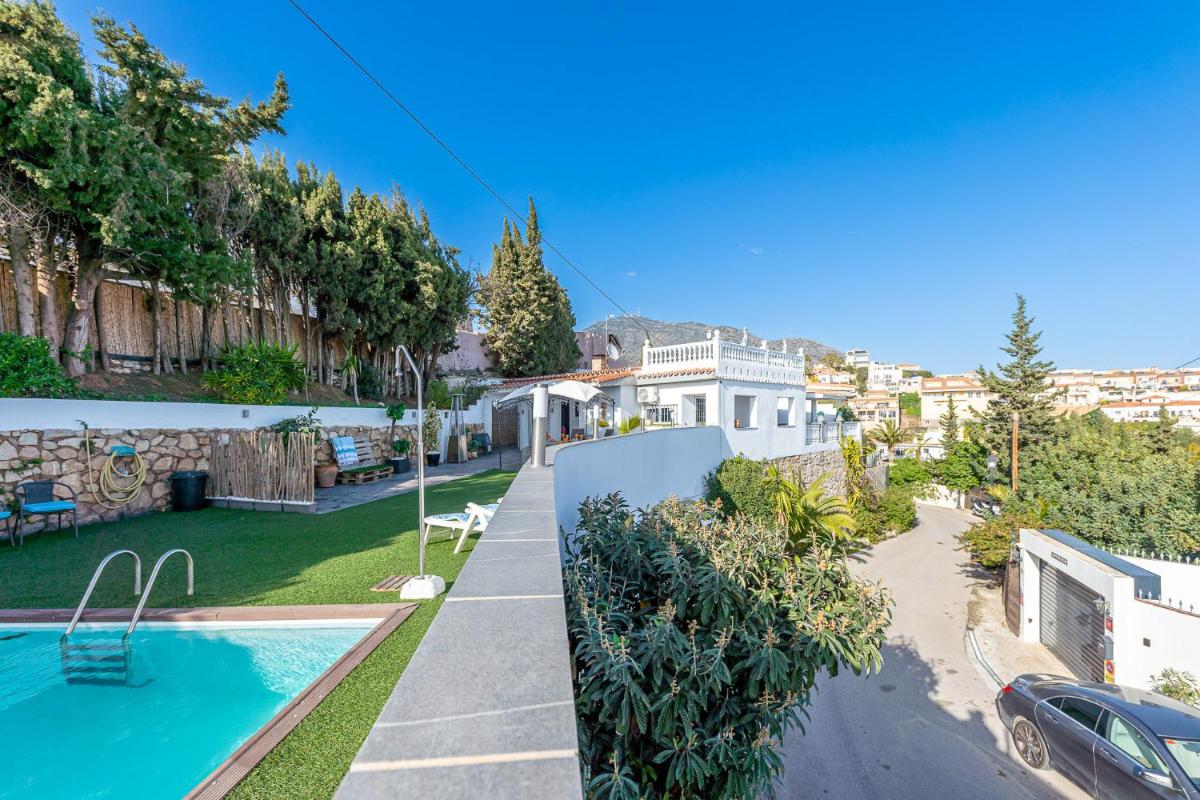 797 HOLIDAY RENTALS- VILLA PERTUCH- Increible villa con vista y piscina - Housity