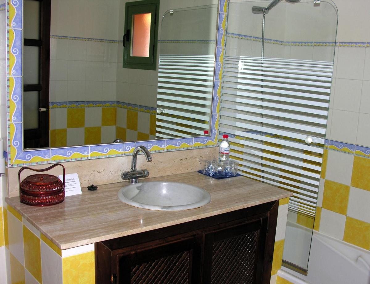 Un baño de Hotel de Naturaleza Rodalquilar & Spa Cabo de Gata
