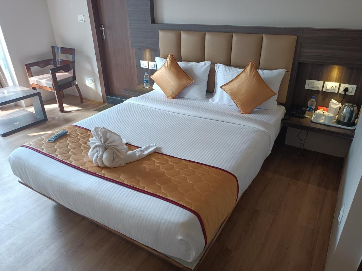 Golden Peaks Hotel & Restaurant - Hizvo