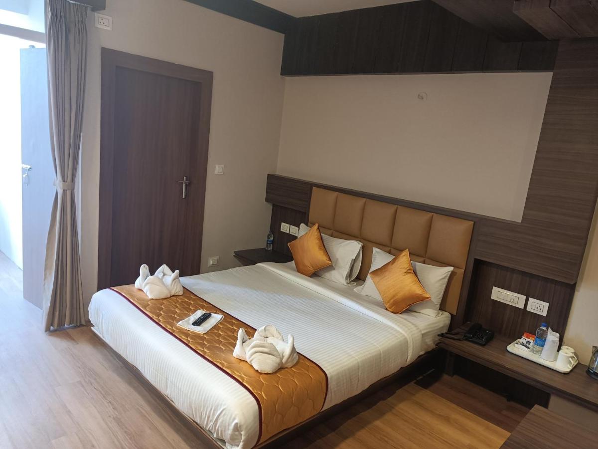Golden Peaks Hotel & Restaurant - Hizvo
