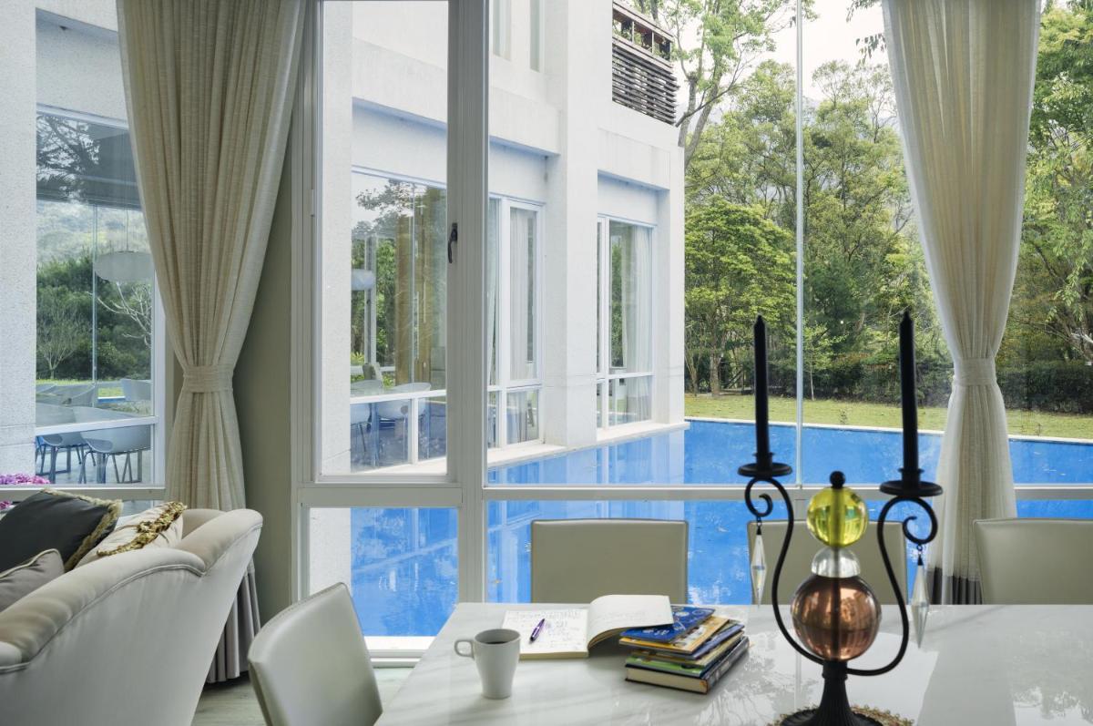 Around The Tree Manor - Housity