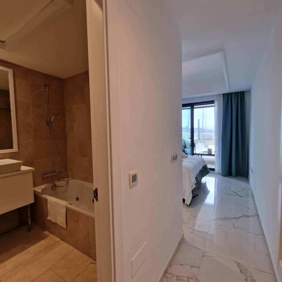 Casares del Mar Luxury Apartment - Hizvo