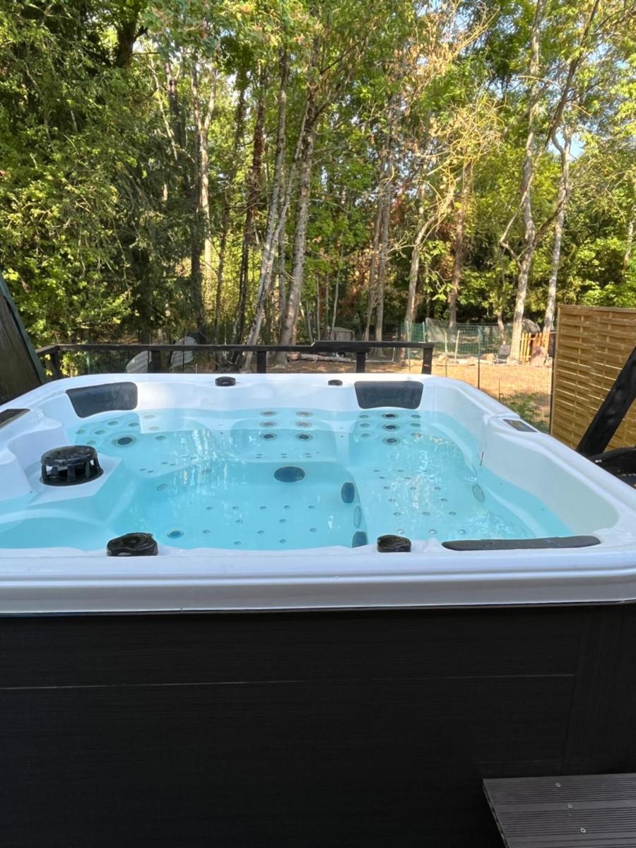 Cocoon Room - jacuzzi - Housity