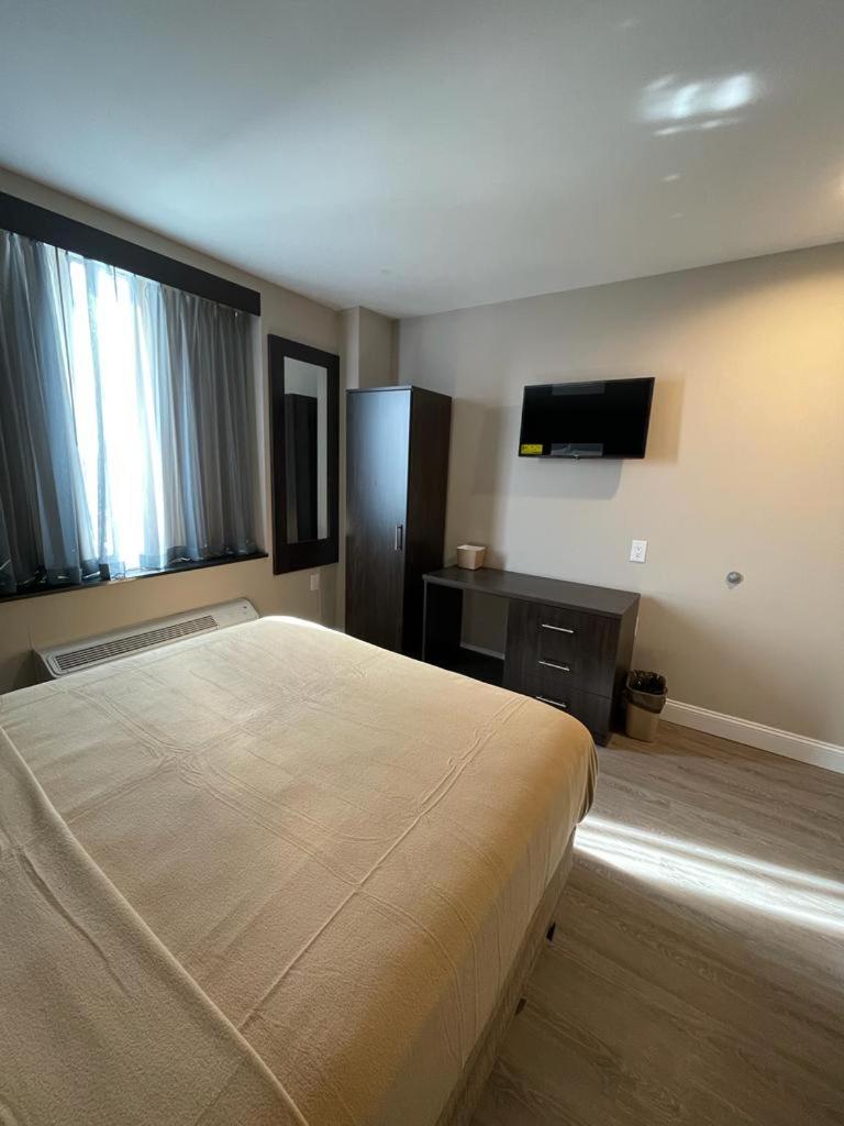 Royal Hotel Bronx - Housity