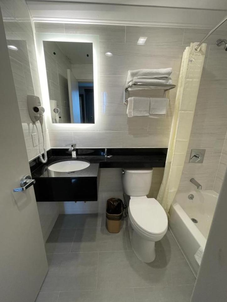 Royal Hotel Bronx - Housity