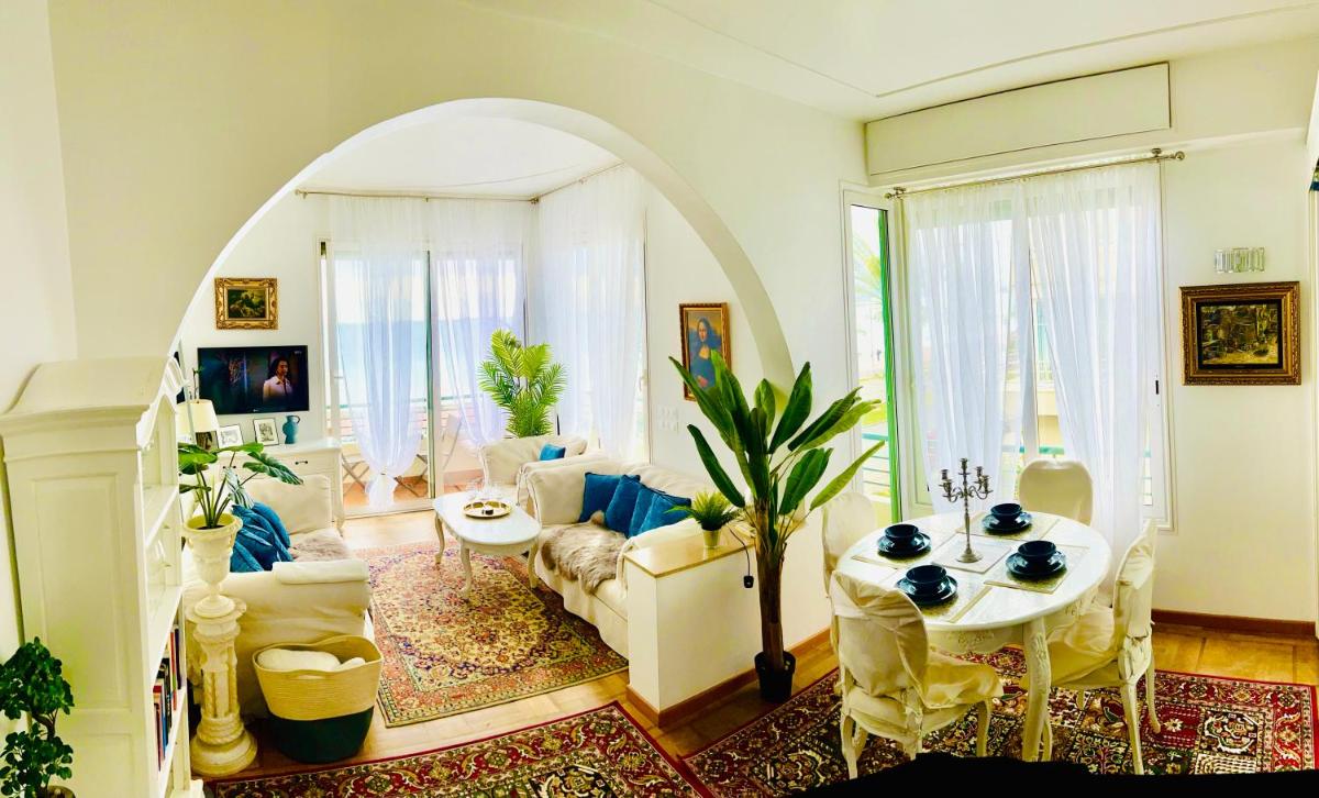 Endless Stunning Mediterranean Sea Views Promenade Des Anglais - Housity