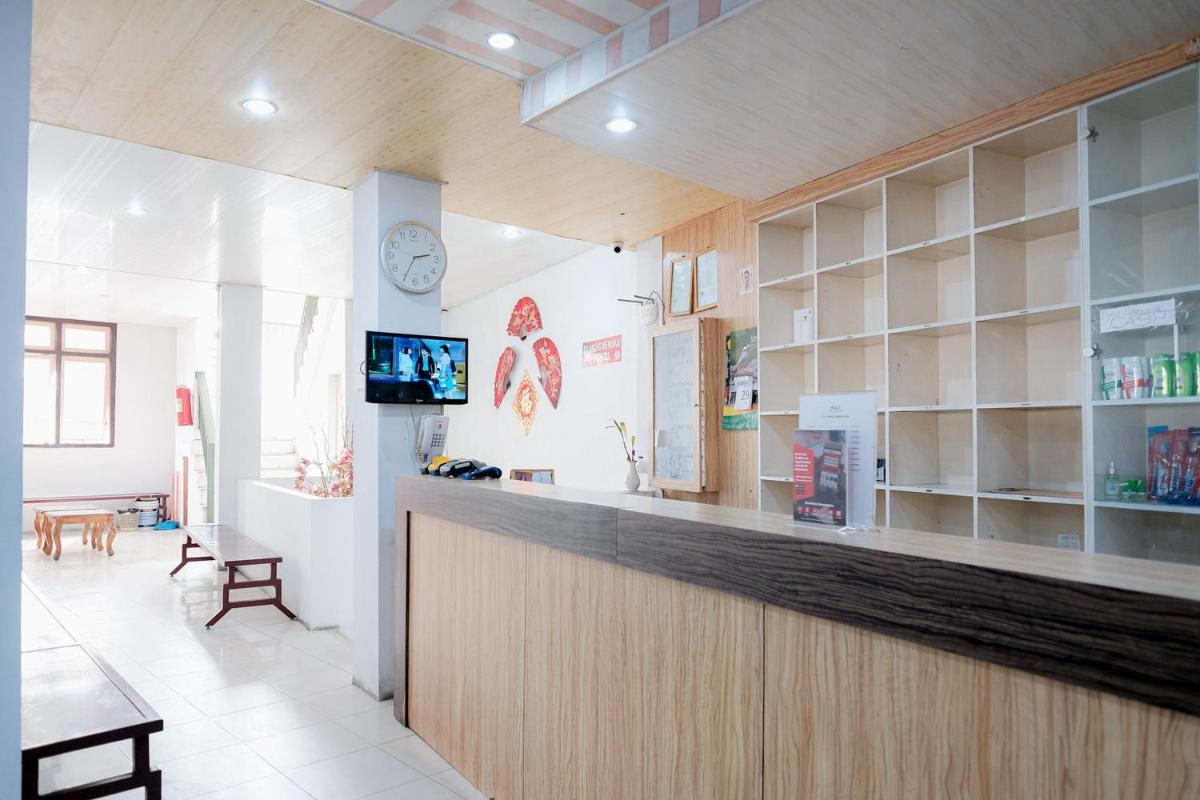 RedDoorz near Tugu Pers Jambi - Housity
