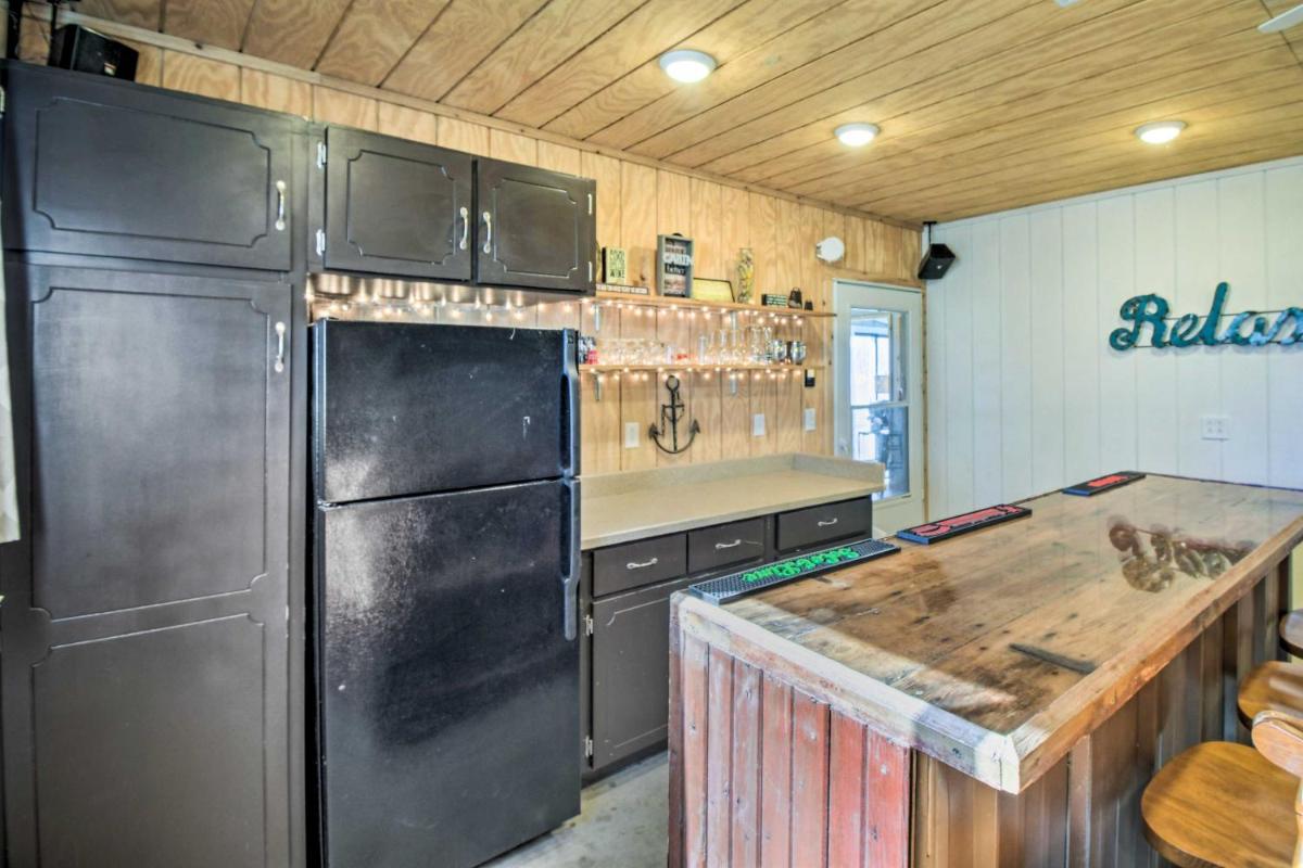 Riverfront Dixon, Illinois, Vacation Rental! - Housity
