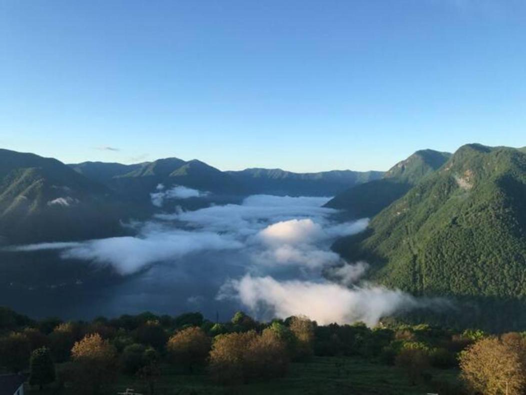 VillaMarinaPigra vista lago - Housity