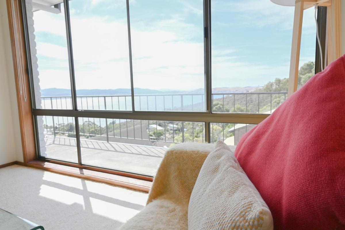 Cheerful 3 bedrooms home with Sea View - Housity