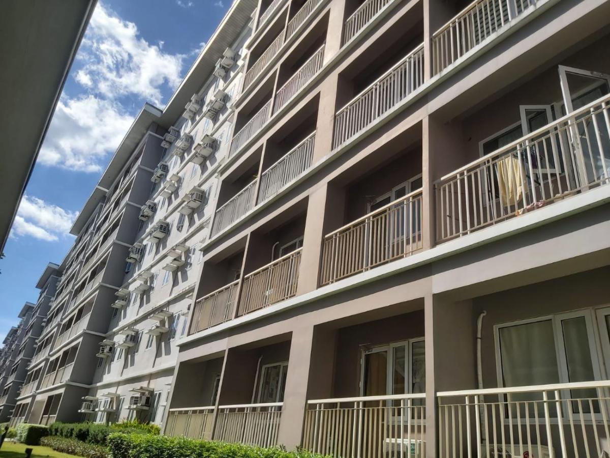 OYO 936 Yumis Condotel Trees Residences - Housity