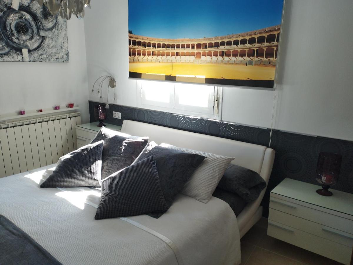 ÁTICO RILQUE, Apartamentos Independientes con Jacuzzi Privado y Terraza en Ronda - Hizvo