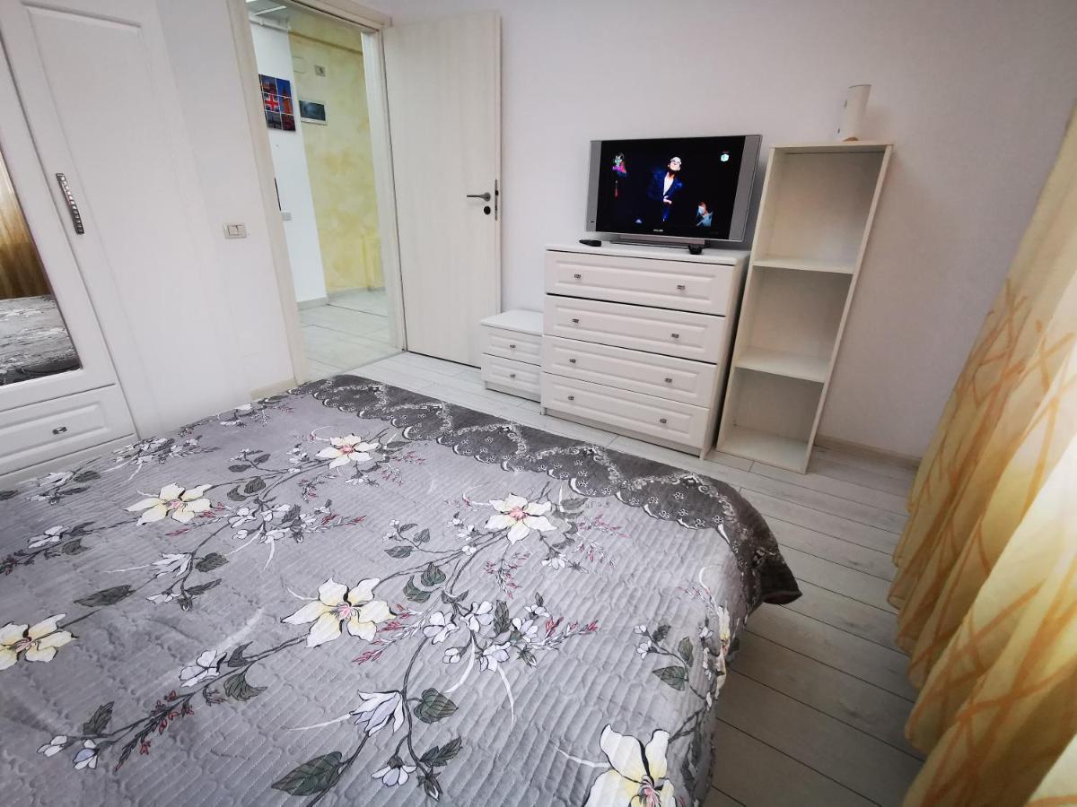 White Apartment - Housity