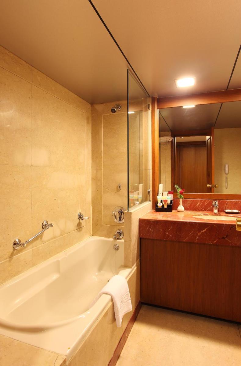 Hotel Aurora Towers - Housity