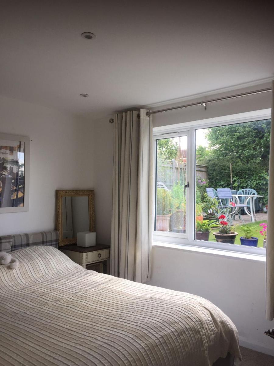 The Guest Suite, Buttsfield Lane. - Housity