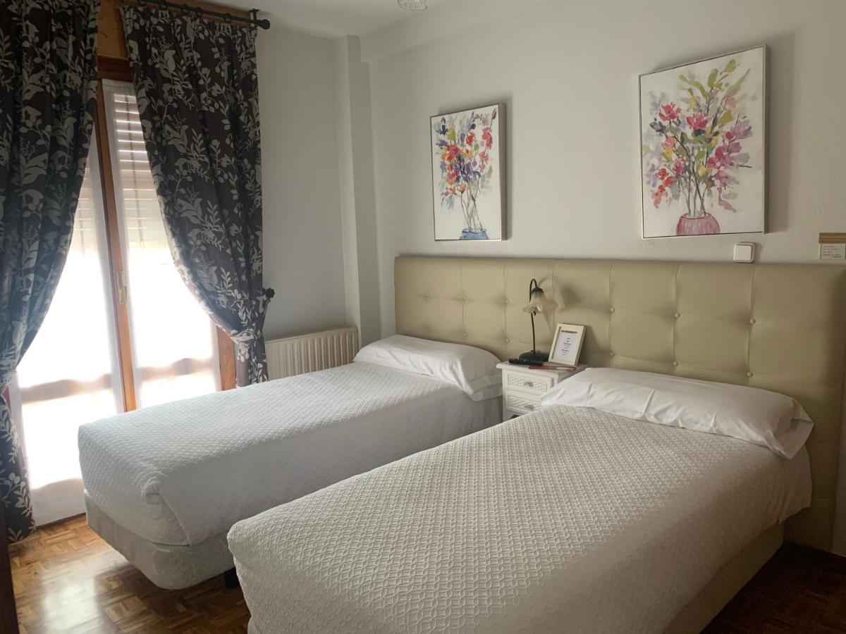 Hostal Docar - Housity