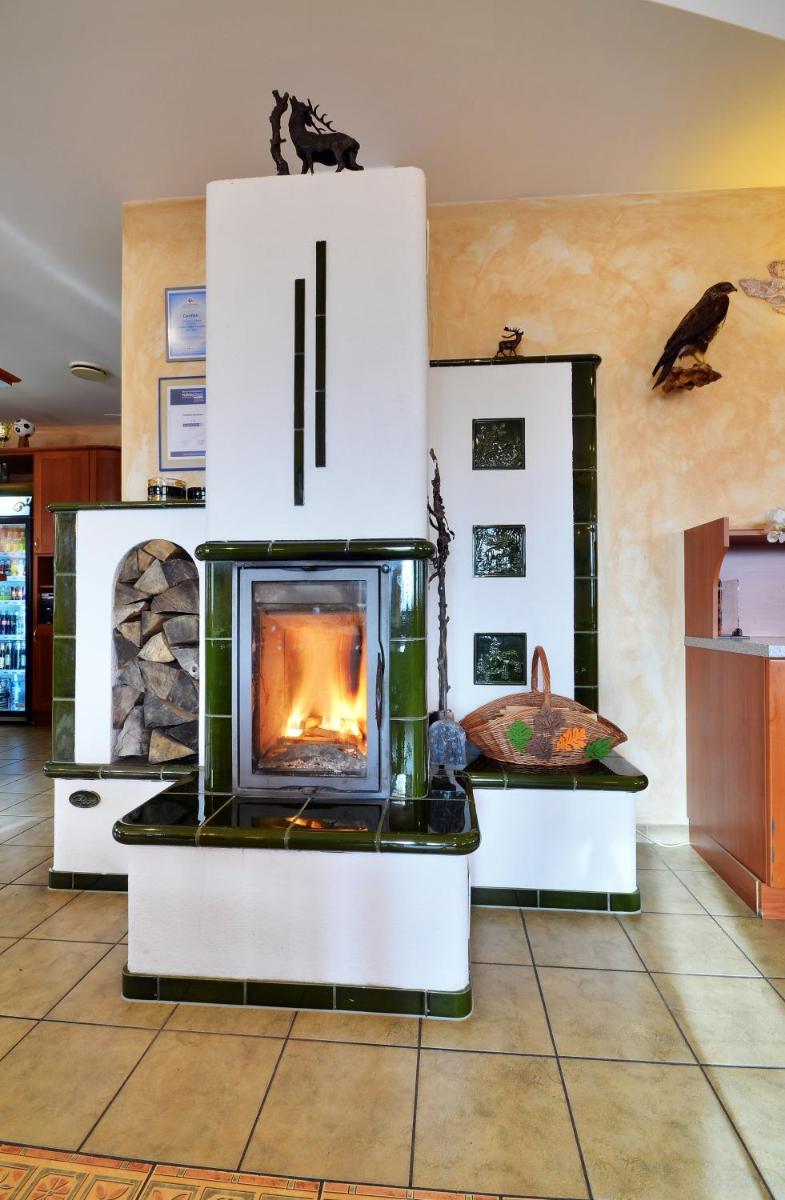 Restaurace a penzion Kamenec - Housity