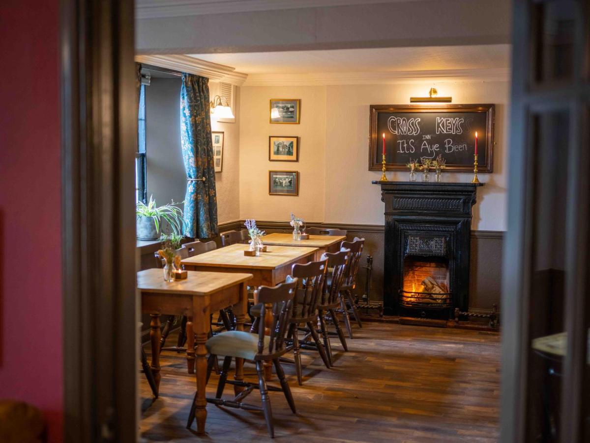 Cross Keys Inn Ettrickbridge - Housity