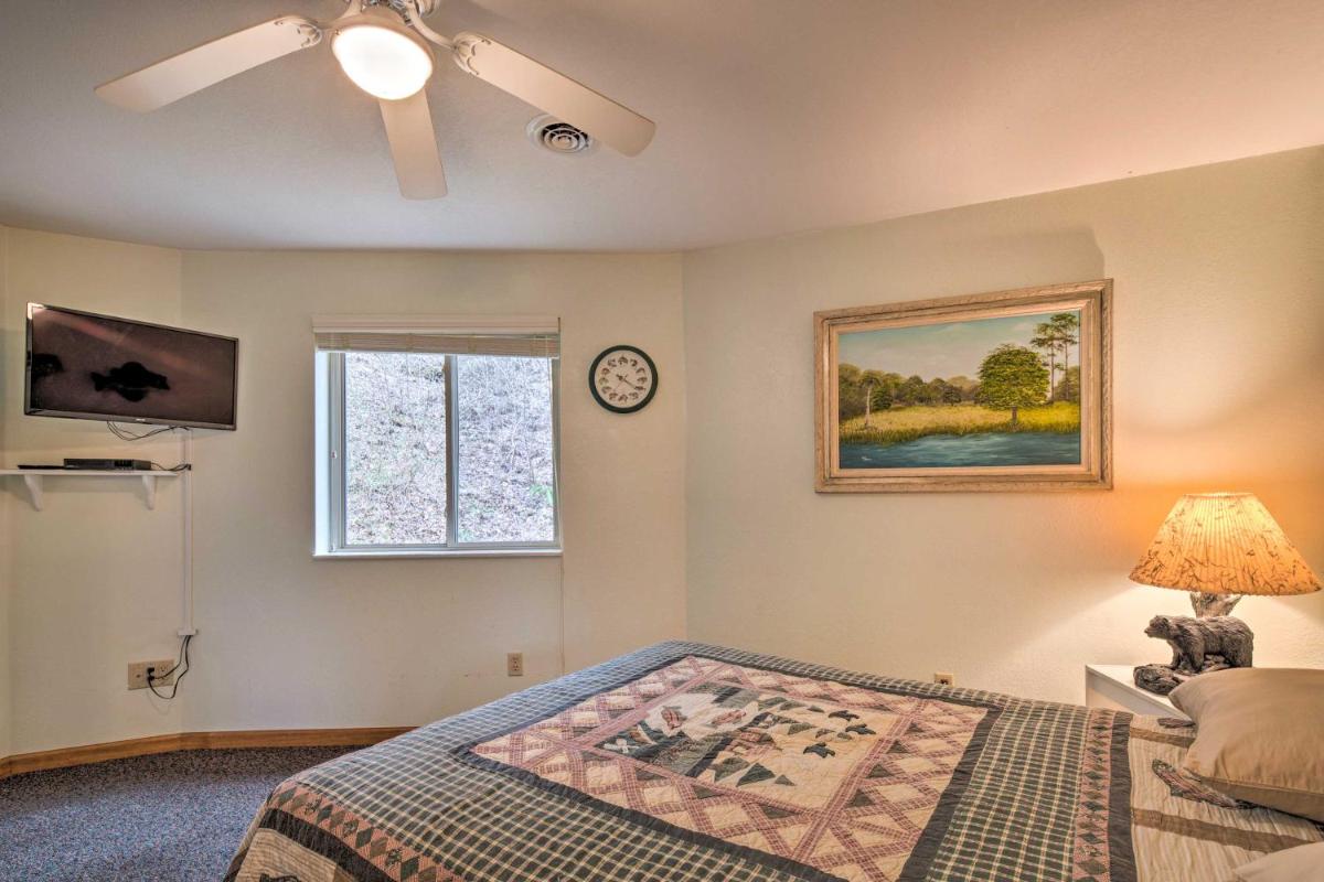 Pisgah National Forest Apartment with Deck and Views! - Housity