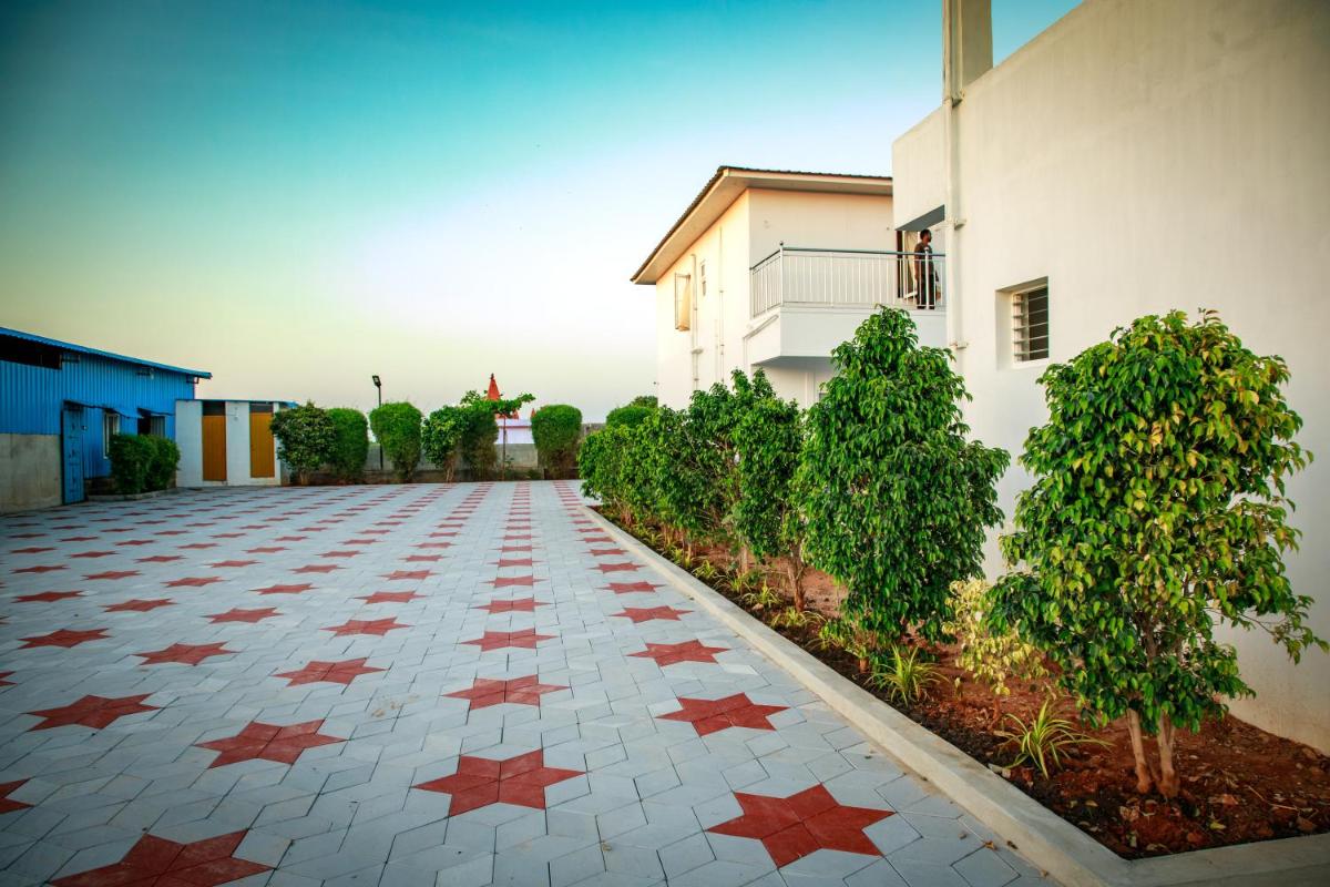 Thai Beach Resort - Housity