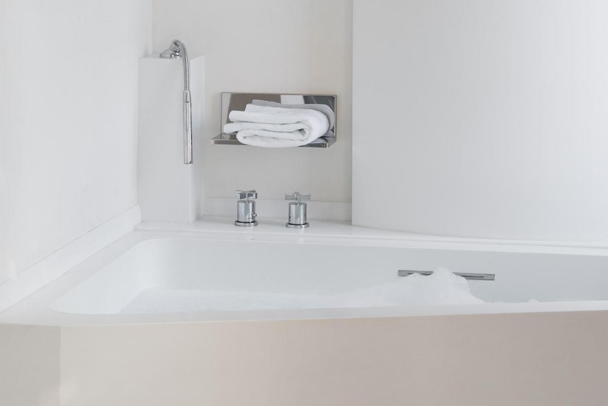 Un baño de El Palauet Royal Suites