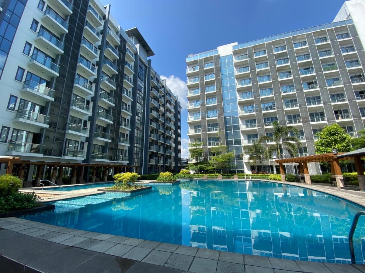 81 Newport blvd for 5p walk to NAIAT3 casinos and mall own parking kitchen pool gym highly rated - Housity
