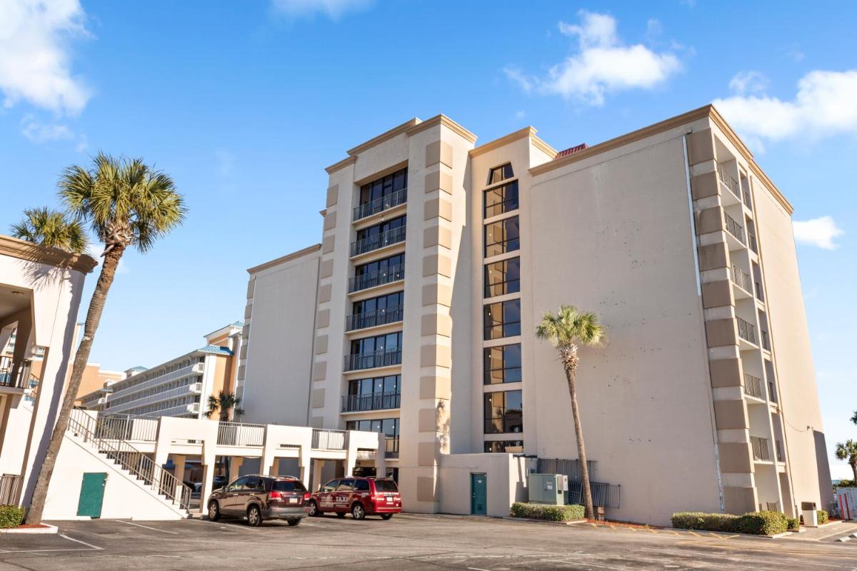 Ocean Crest Inn and Suites - Housity
