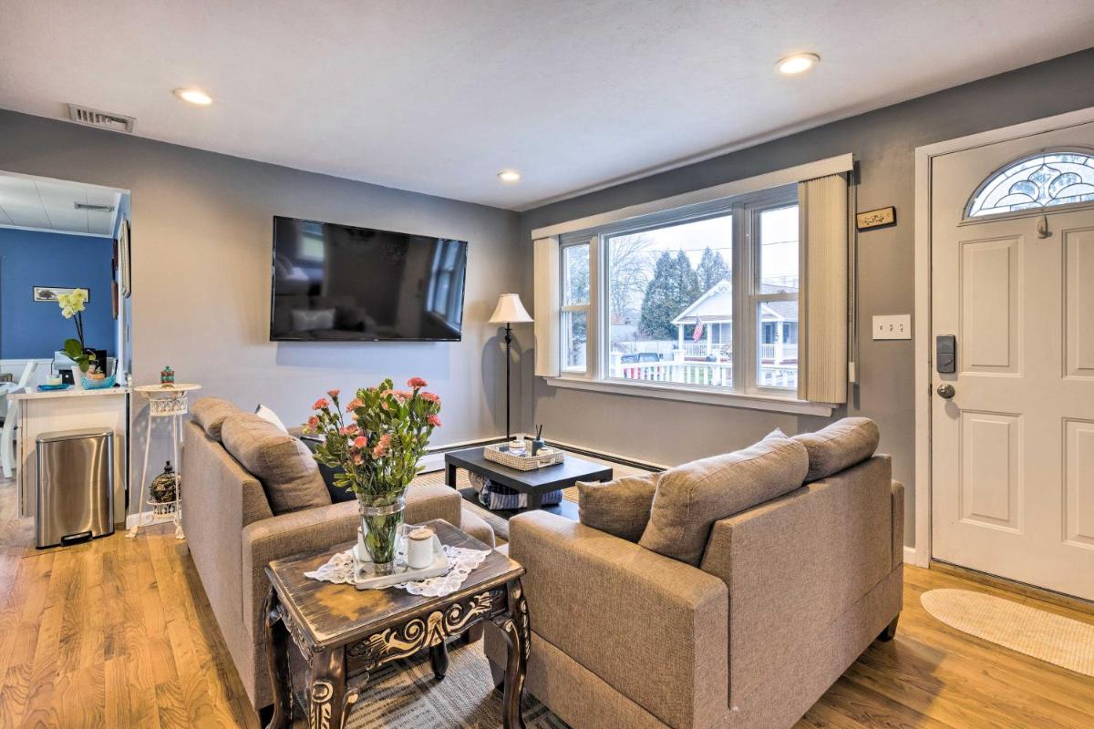 Charming Rocky Point Home about 1 Mi to Beach! - Housity