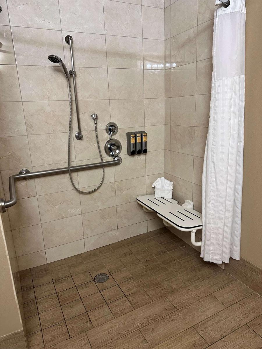 Best Western Plus Oceanside Palms - Housity